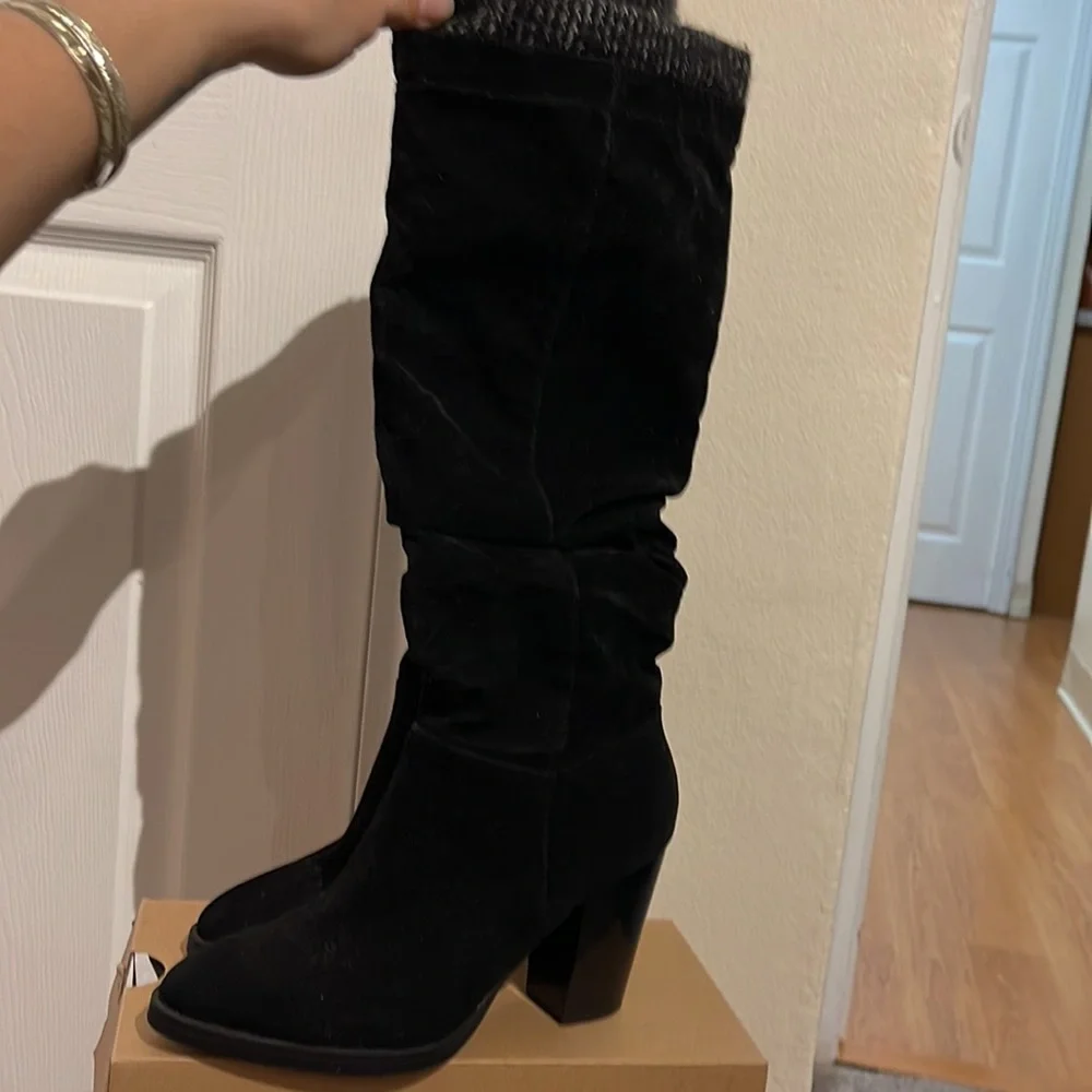 Boots - Picture 2 of 4